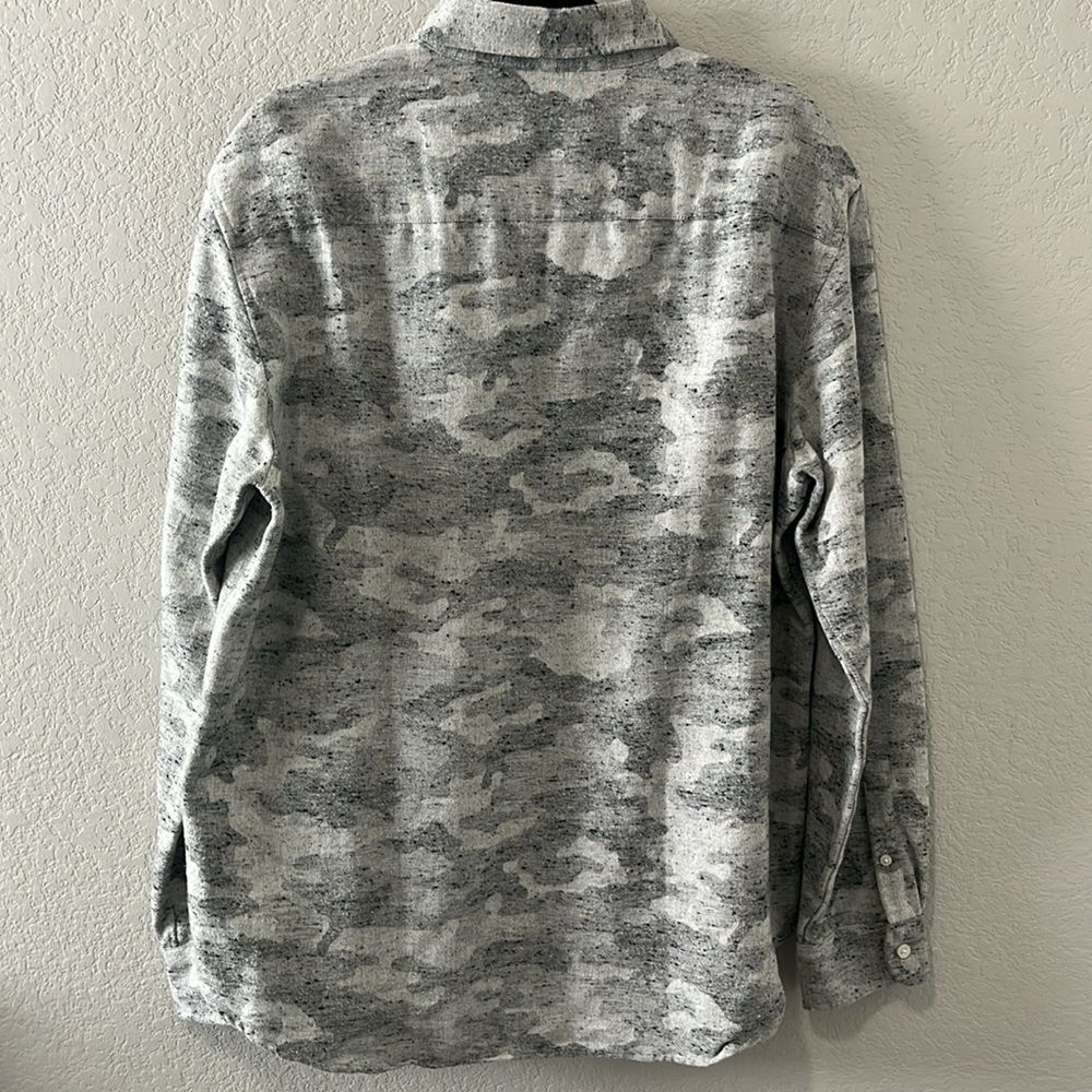 CLUB MONACO Light Grey Camo Donegal Long Sleeve Button Down, Size XL - Picture 7 of 10